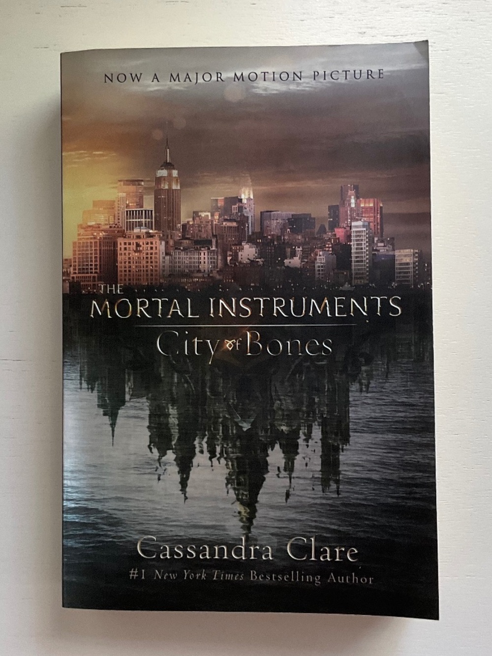 Book - City of Bones by Cassandra Clare (The Mortal Instruments Series, Book 1)